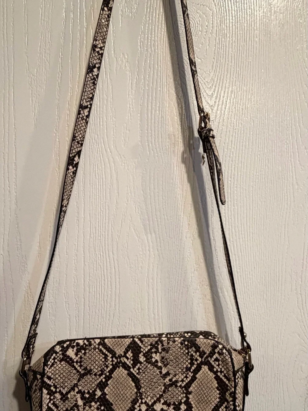 Snake-Print Women’s Crossbody Bag - Neutral